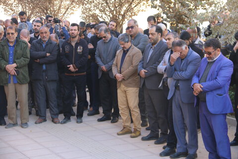 گزارش تصویری / تجدید میثاق کارکنان مجتمع ادارات قم با شهید گمنام