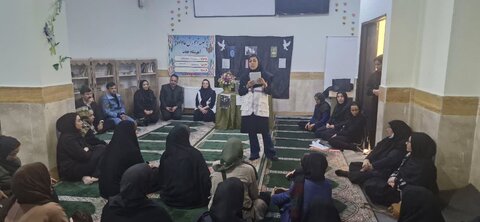 جلسه‌ آموزشی ویژه والدین با محوریت خودمراقبتی روانی و آگاهسازی خانواده‌ها برگزار شد