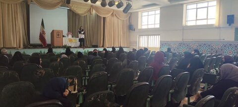 جلسه‌ آموزشی ویژه والدین با محوریت خودمراقبتی روانی و آگاهسازی خانواده‌ها برگزار شد