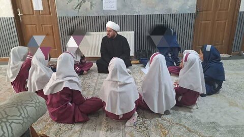 نظرآباد | دوره آموزشی نماز و احکام در خانه طلوع مهر علی‌ برگزار شد