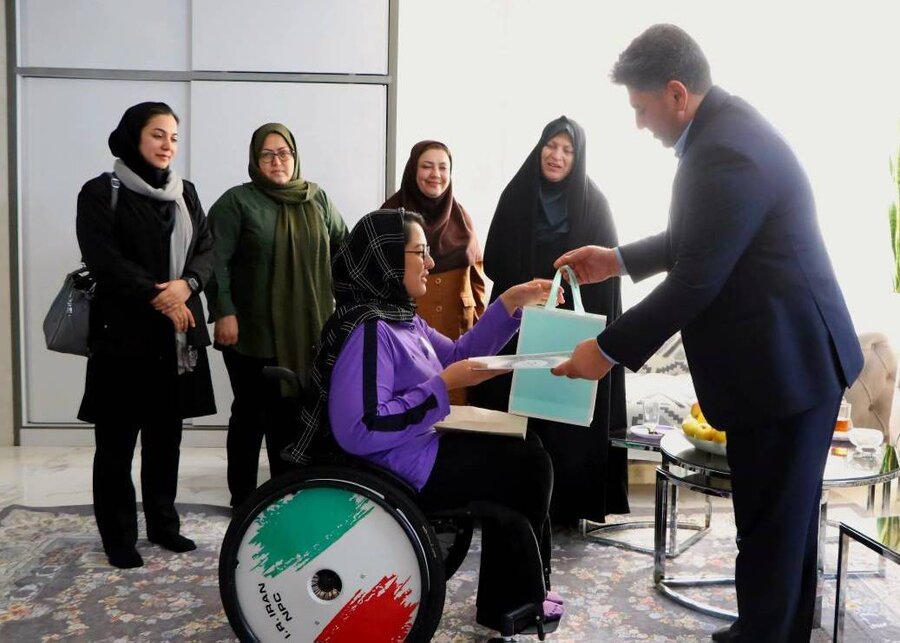 شهرری | دیدار مدیر بهزیستی  با بانوی ورزشکار معلول و مدال‌آور جهانی