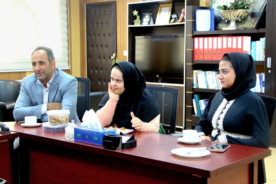 پیشوا | تقدیر فرماندار پیشوا از "رقیه حصاری" بانوی کاراته‌کار سندروم داون پیشوایی