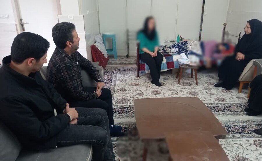 دیدار با خانواده چند معلولیتی ساکن محله کم برخوردار دخانیات