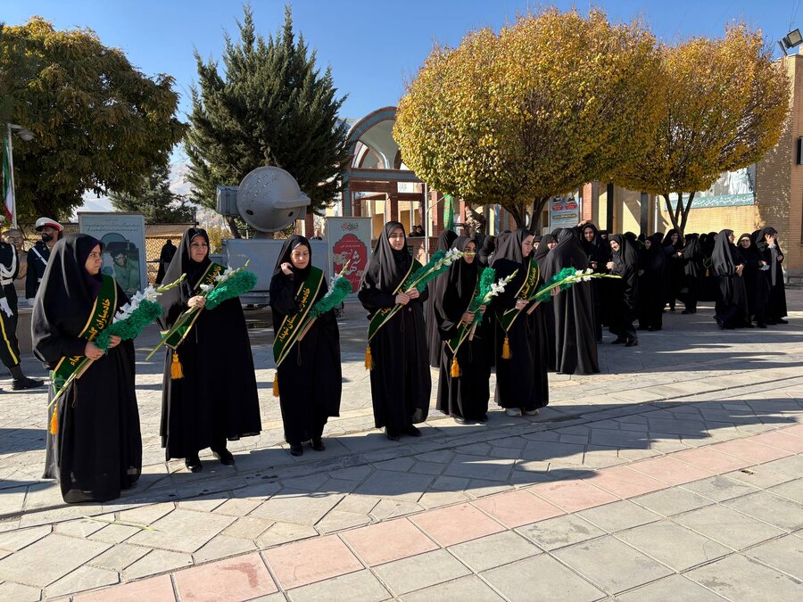 استقبال باشکوه سنندجیها از پیکرهای مطهر سه شهید گمنام