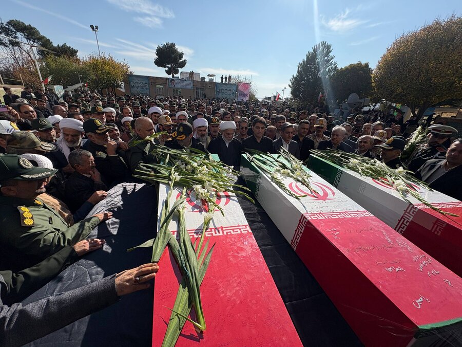 استقبال باشکوه سنندجیها از پیکرهای مطهر سه شهید گمنام