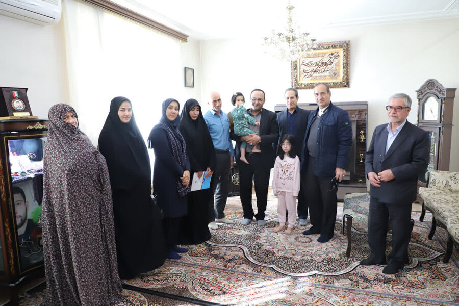 دیدار سرپرست اداره کل بهزیستی خراسان شمالی با خانواده شهید قاسمی در سفر به زنجان
