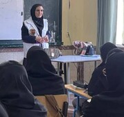 کارگاه آموزشی پیشگیری از آسیب‌های فضای مجازی در مدارس دخترانه با حضور کارشناسان اورژانس اجتماعی پیرانشهر