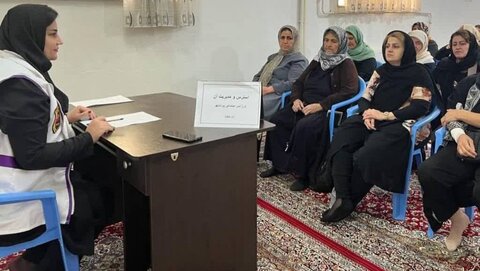 برگزاری کارگاه آموزشی «مدیریت استرس» توسط کارشناسان اورژانس اجتماعی پیرانشهر برای خانواده‌های تحت پوشش بنیاد شهید