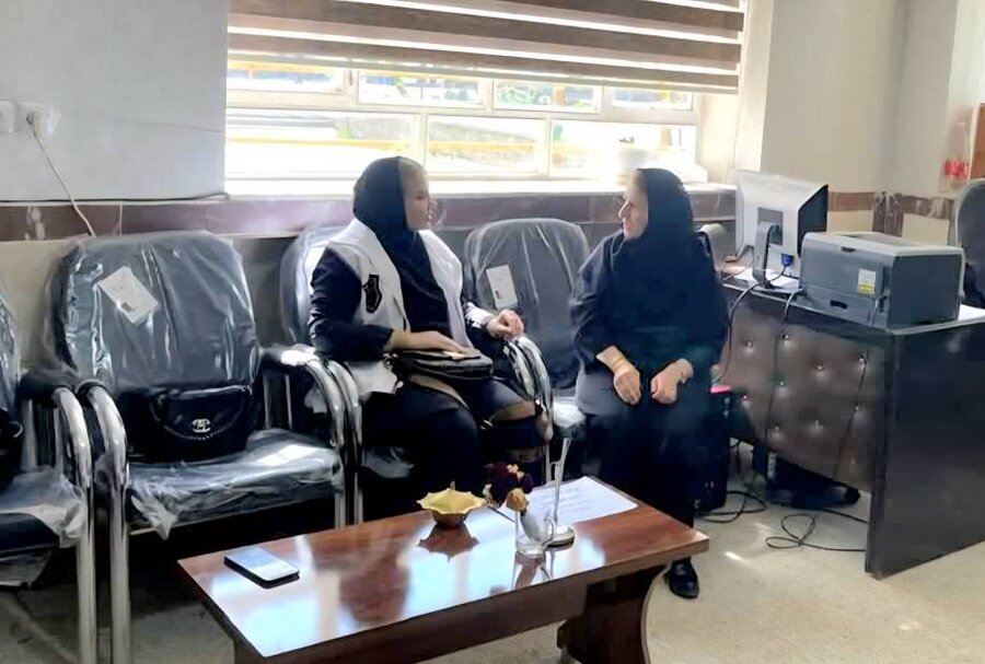 حضور تیم اورژانس اجتماعی در مدارس دخترانه و معرفی خدمات حمایتی به دانش‌آموزان