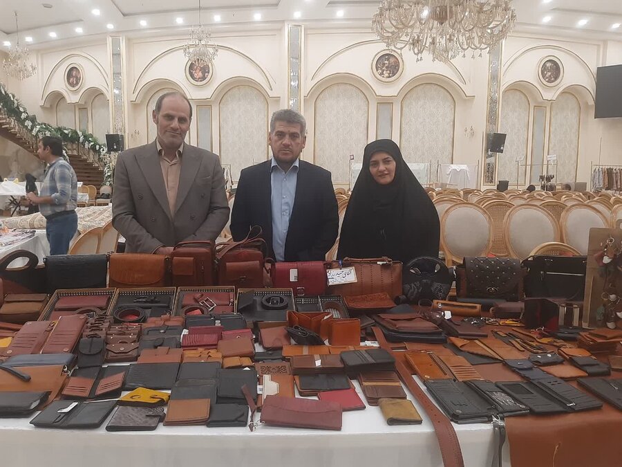 حضور هنرمندان دارای معلولیت در نمایشگاه نقش هنر والا