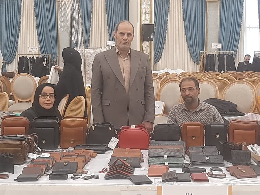 حضور هنرمندان دارای معلولیت در نمایشگاه نقش هنر والا