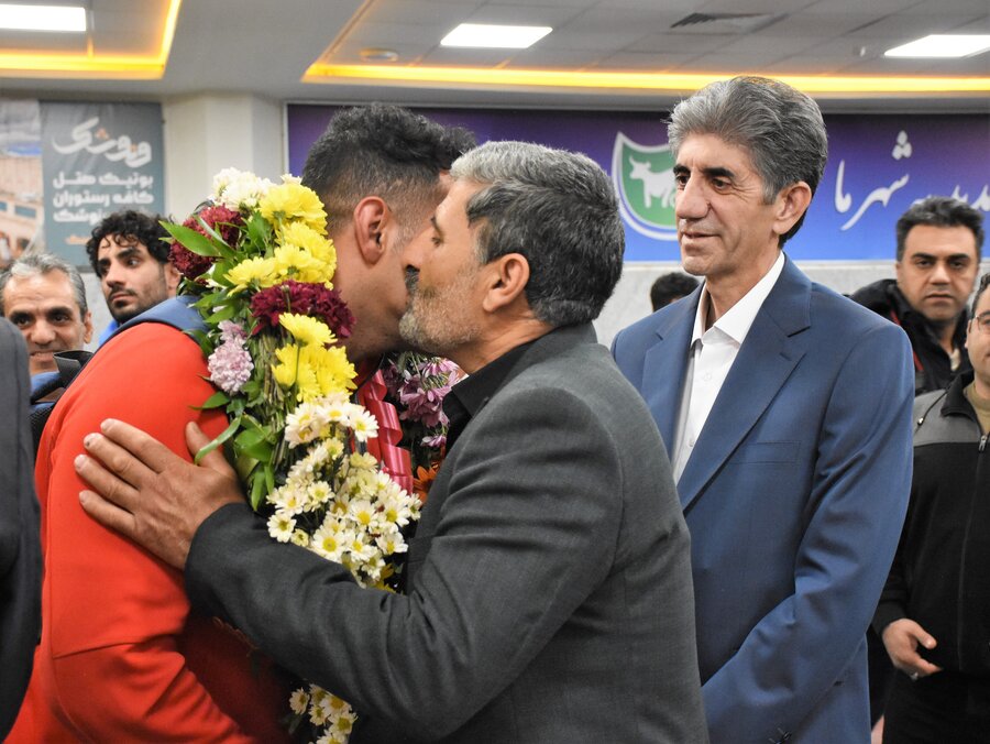 استقبال از مسعود رستگار