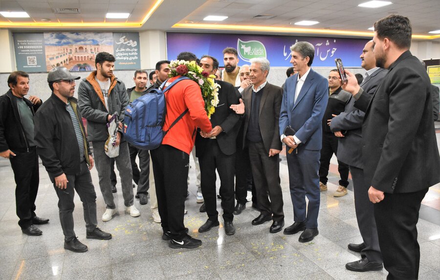 استقبال از مسعود رستگار