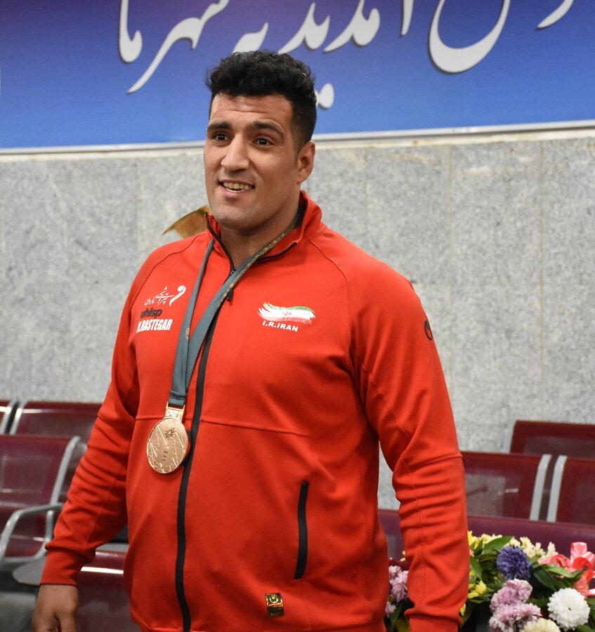 استقبال از مسعود رستگار