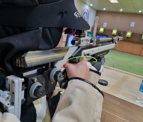 بازدید مدیرکل بهزیستی از رقابت‌های پاراتیراندازی