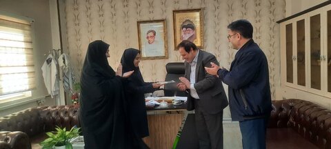 تقدیر مدیرکل بهزیستی البرز از مدیر اداره بهزیستی کرج به‌دلیل کسب رتبه نخست جشنواره شهید رجایی