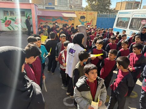 ساوجبلاغ | حضور کارشناسان اورژانس اجتماعی به مناسبت روز جهانی پیشگیری از کودک آزاری در مدرسه ابتدائی حضرت ولی عصر (عج)