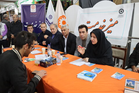 حضور مدیرکل بهزیستی اردبیل در میز خدمت نماز جمعه به مناسبت هفته بسیج