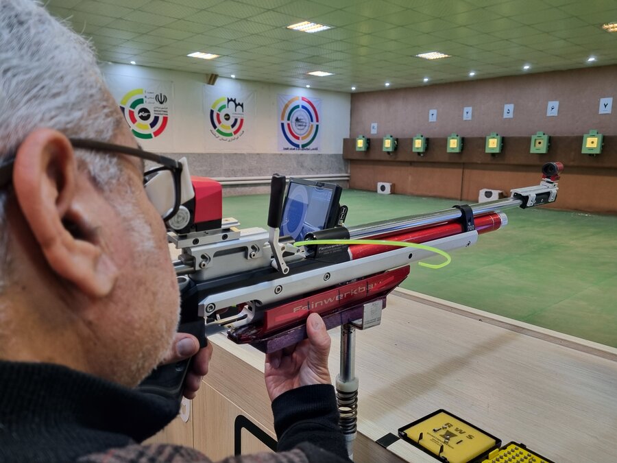 بازدید مدیرکل بهزیستی از رقابت‌های پاراتیراندازی