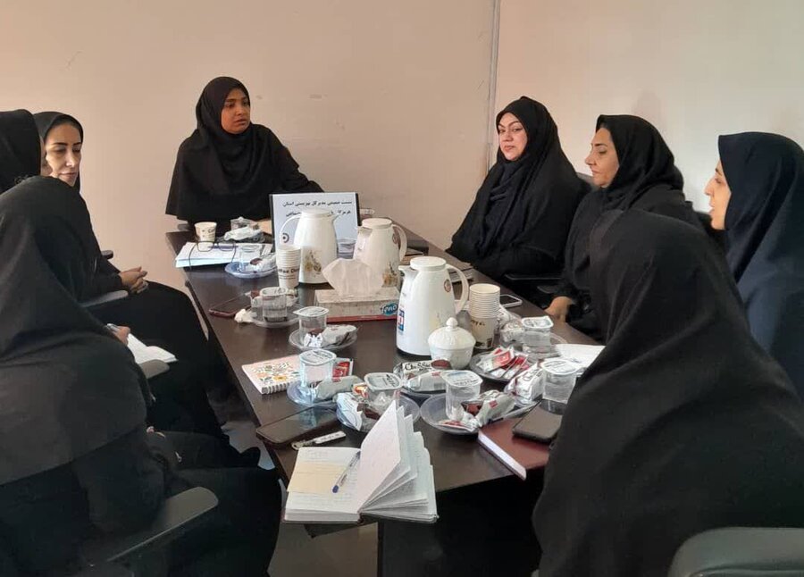 نشست صمیمی مدیرکل بهزیستی هرمزگان با کارکنان اورژانس اجتماعی 