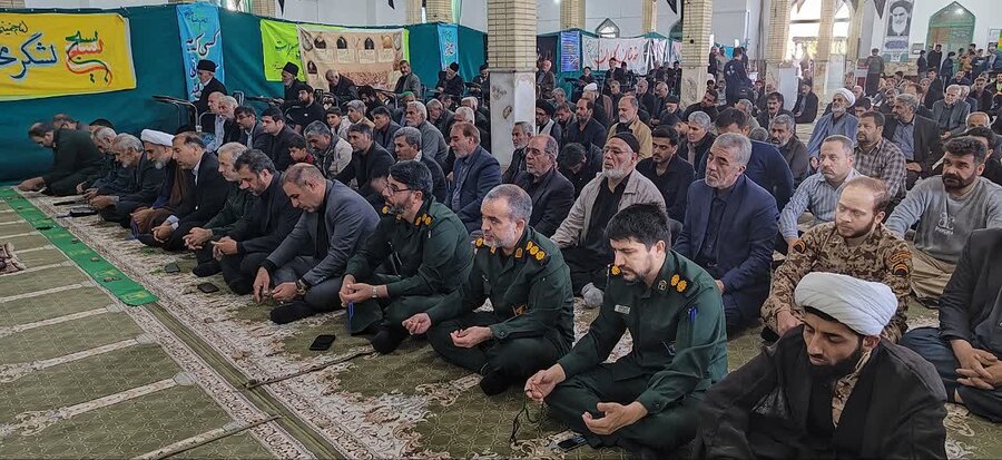 برگزاری میز خدمت بهزیستی در نماز جمعه شهر جعفرآباد