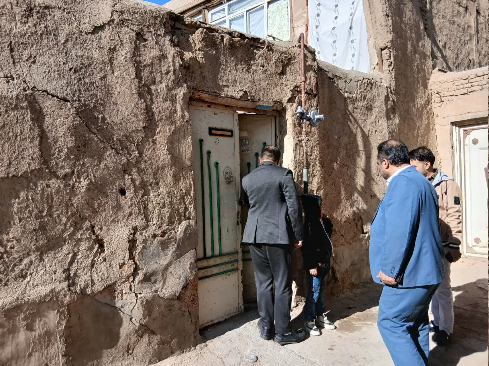 بازدید میدانی روسای بهزیستی و کمیته امداد بهار از منزل مددجو