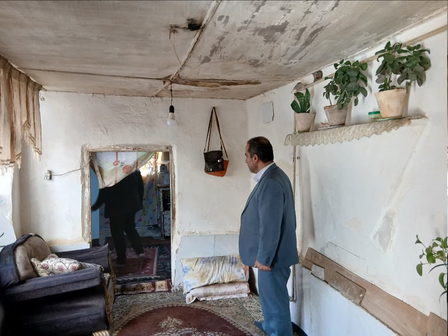 بازدید میدانی روسای بهزیستی و کمیته امداد بهار از منزل مددجو