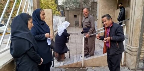 بازدید کارشناس مناسب‌سازی اداره بهزیستی از اماکن شهرستان مهاباد