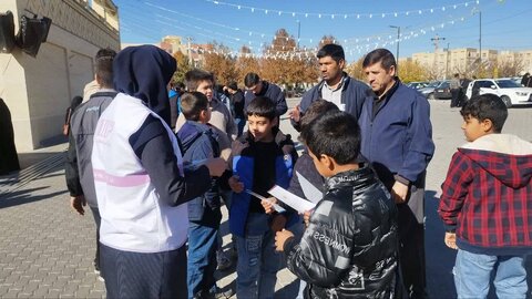 هم‌زمان با فرارسیدن هفته بسیج، خودروی اورژانس اجتماعی بهزیستی  صبح جمعه در محوطه مصلی زنجان مستقر شد