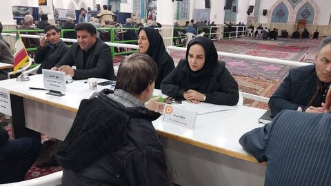 برگزاری میز خدمت جمعی از  ادارات در مصلی امام خمینی(ره) نظرآباد