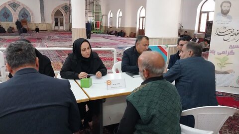 برگزاری میز خدمت جمعی از  ادارات در مصلی امام خمینی(ره) نظرآباد