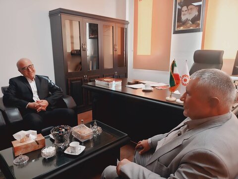 دیدار جانباز سرافراز اسلام از خانواده بهزیستی استان با مدیرکل
