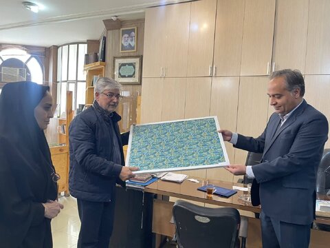 معاون توسعه مدیریت و منابع بهزیستی استان از رئیس دفتر اسنادرسمی شماره۶ بیرجند تقدیر کرد