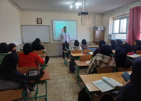 اشتهارد | کلاس های آموزشی پیشگیری از آسیبهای اجتماعی با محوریت پیشگیری از خودکشی و خودمراقبتی