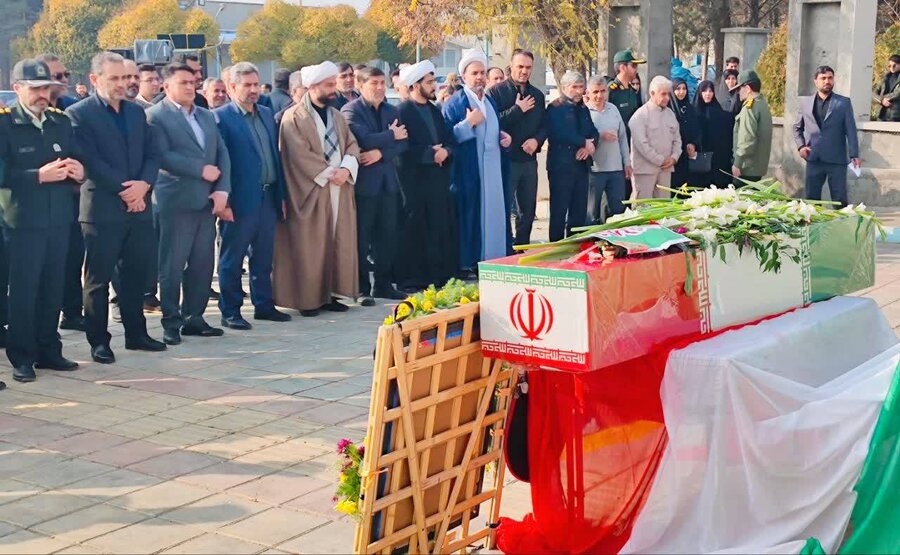 غبارروبی مزار شهدا و بدرقه شهید گمنام در نقده با حضور مسئولان شهرستان