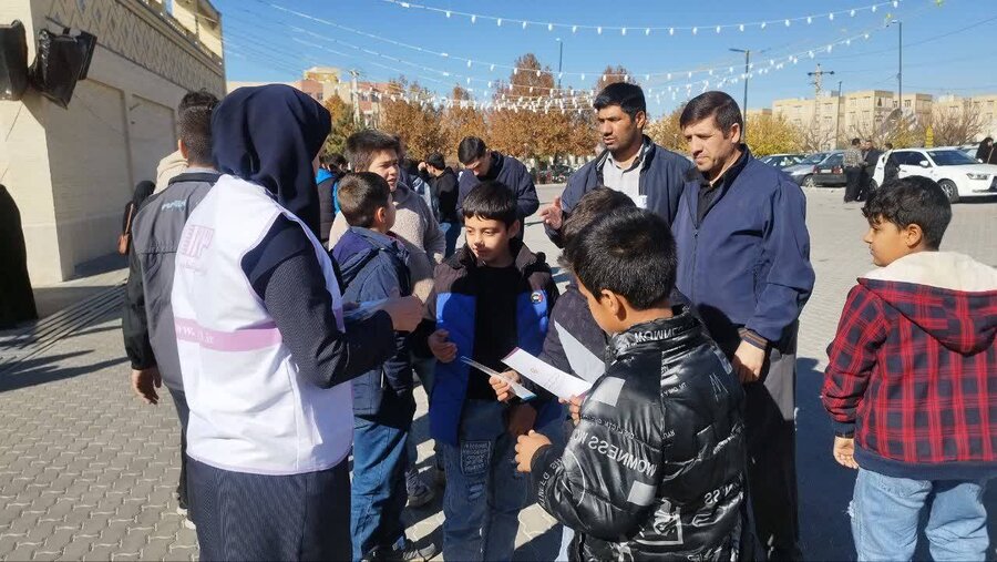 هم‌زمان با فرارسیدن هفته بسیج، خودروی اورژانس اجتماعی بهزیستی  صبح جمعه در محوطه مصلی زنجان مستقر شد