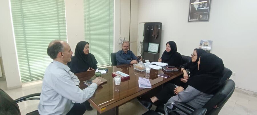 «دومین جلسه شورای ارتقای سلامت؛ گام‌های عملی برای محیط کاری سالم در یزد»  