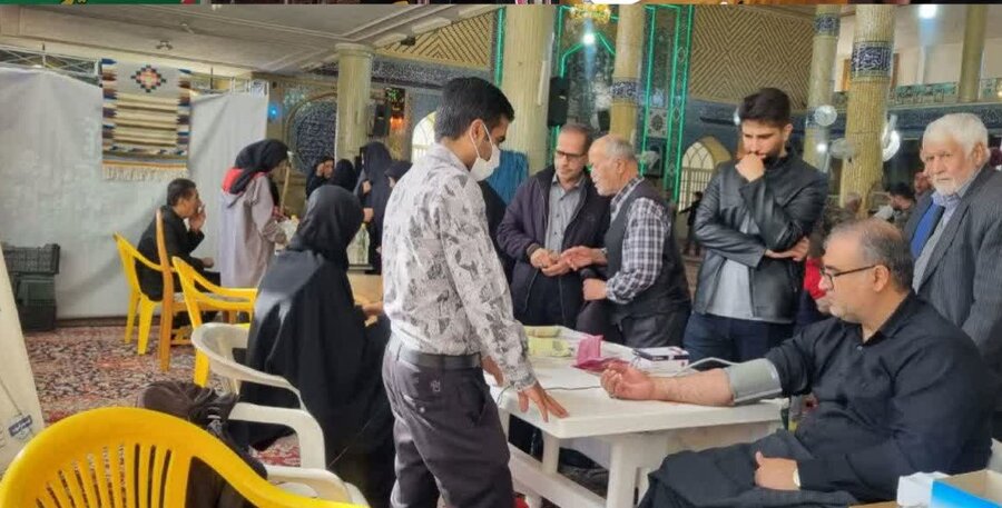 آشتیان ا  همزمان با هفته بسیج برپایی میز خدمت در مصلی حضرت آیت الله دانش (ره)