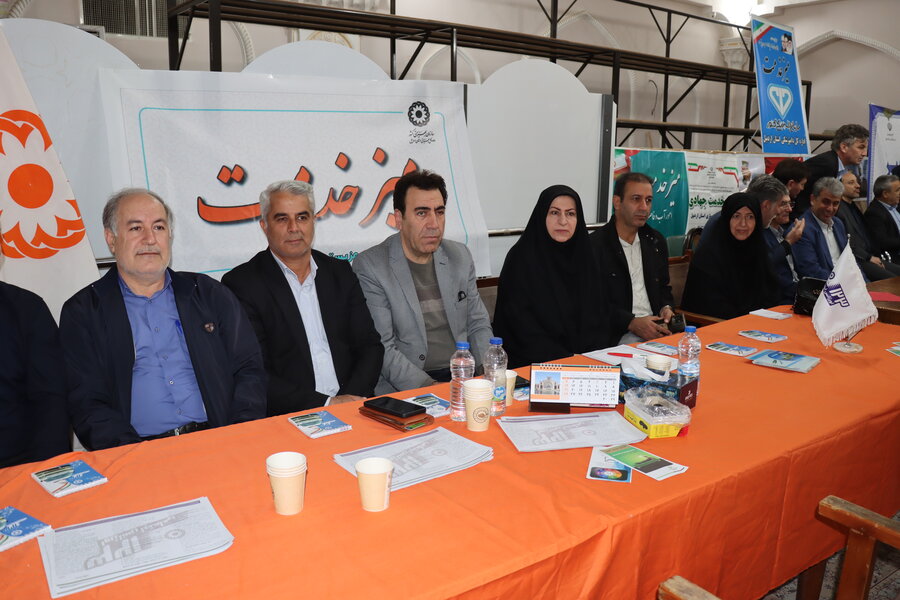 حضور مدیرکل بهزیستی اردبیل در میز خدمت نماز جمعه به مناسبت هفته بسیج