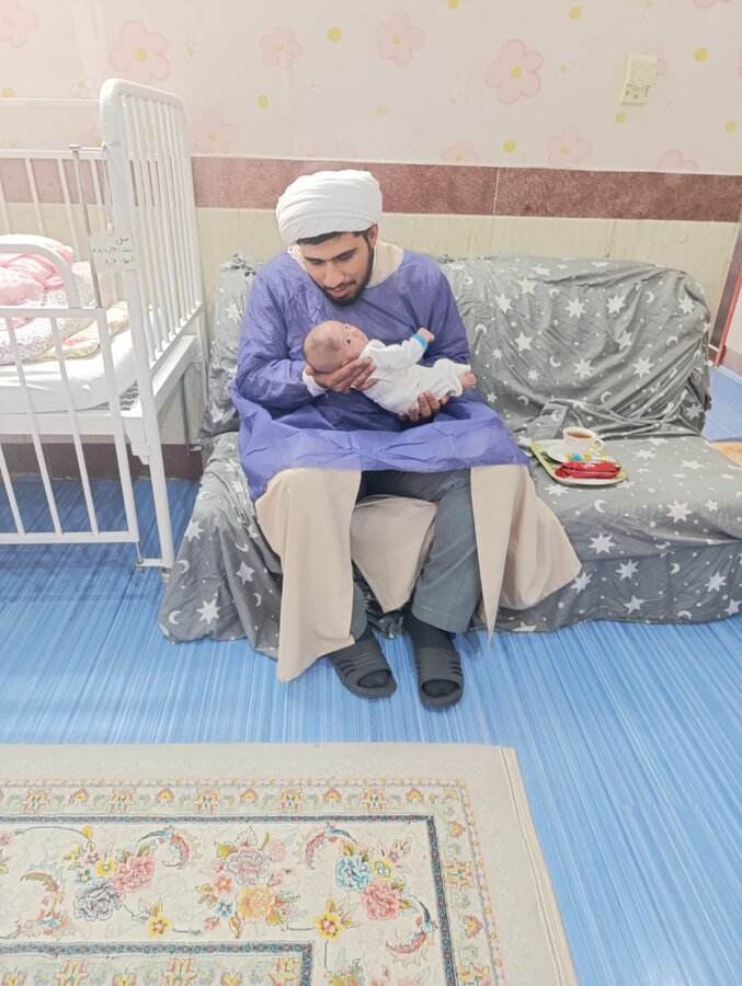 اجرای آیین اذان و اقامه برای نوزادان در شیرخوارگاه‌های تهران