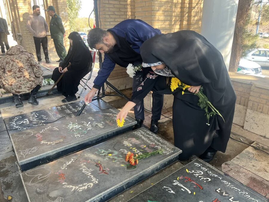 پاکدشت | گلباران و غبار روبی مزار مطهر شهداء به مناسبت گرامیداشت هفته بسیج