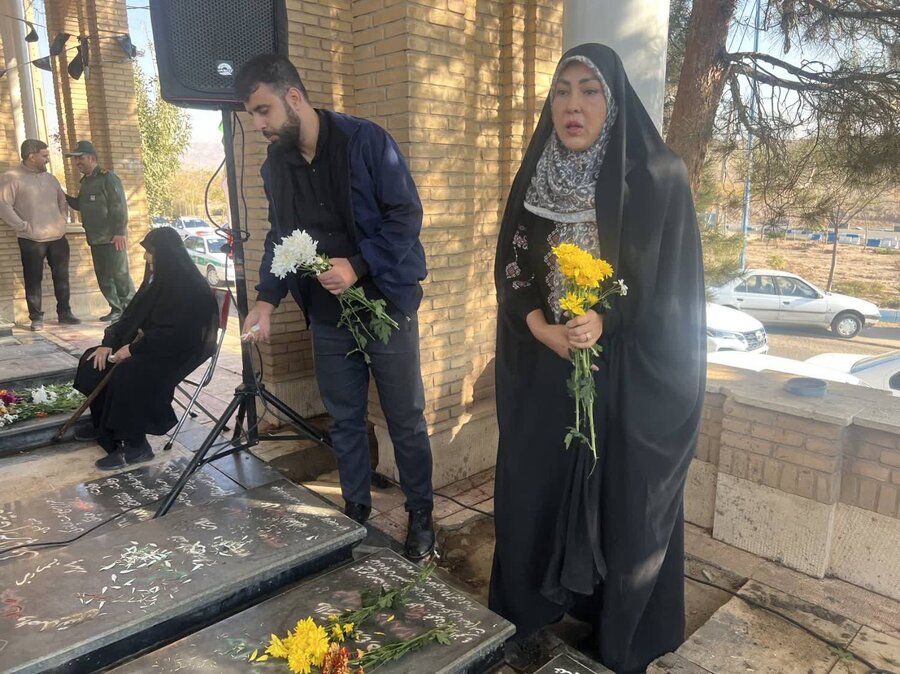 پاکدشت | گلباران و غبار روبی مزار مطهر شهداء به مناسبت گرامیداشت هفته بسیج