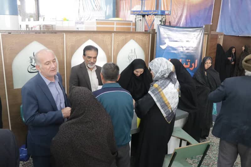 برپایی میزخدمت بهزیستی در نماز جمعه  کرمان