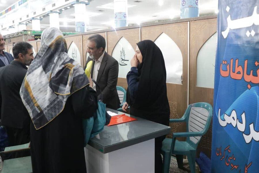 برپایی میزخدمت بهزیستی در نماز جمعه  کرمان