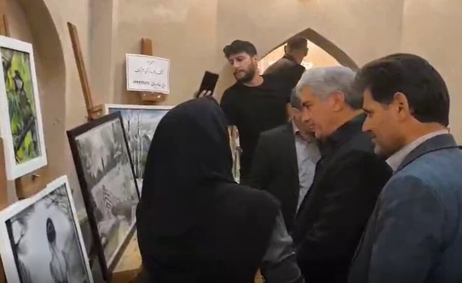 نمایشگاه نقاشی مددجویان مرکز توان‌بخشی سهند آذربایجان در اسکو