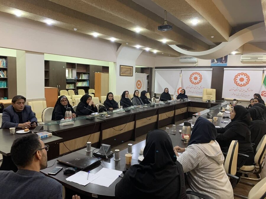 اسلامشهر| برگزاری دوره آموزشی ویژه مسئولین و مددکاران مراکز مثبت زندگی