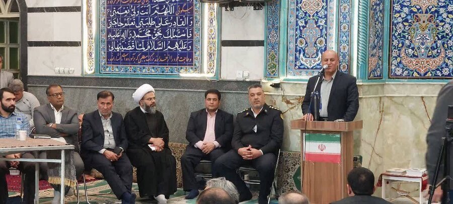 اسلامشهر| دیدار چهره به چهره رییس اداره بهزیستی در مسجد احمدیه چهاردانگه 