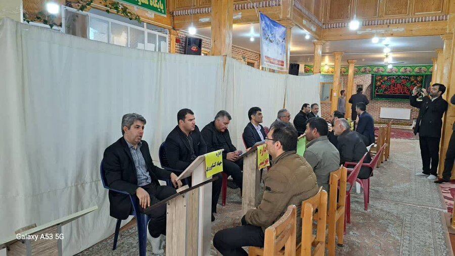 نمین| برگزاری میز خدمت همزمان با گرامیداشت هفته بسیج