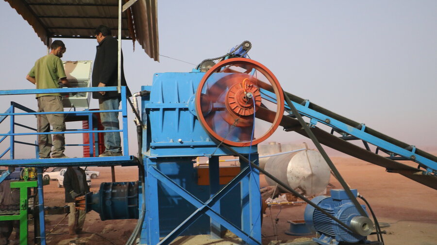 رئیس سازمان بهزیستی کشور کارخانه آجرپزی شهرستان بام و صفی آباد را افتتاح کرد