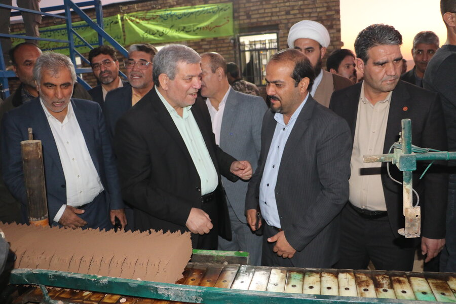 رئیس سازمان بهزیستی کشور کارخانه آجرپزی شهرستان بام و صفی آباد را افتتاح کرد